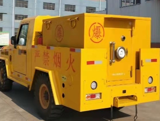 罗定凯龙爆破器材运输车:保障爆破任务的安全运行